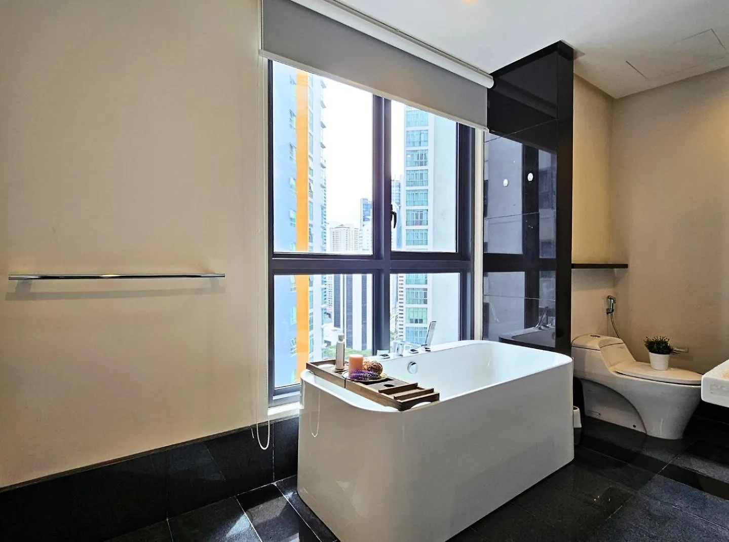 The Mews Luxurious Condo With Bathtub 800M To Klcc By Cloud Host Kuala Lumpur Lägenhet